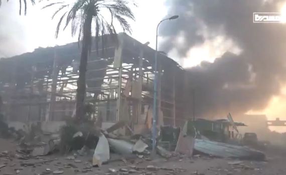 צפו: אש ועשן בתחנת הכוח המופצצת בחודידה