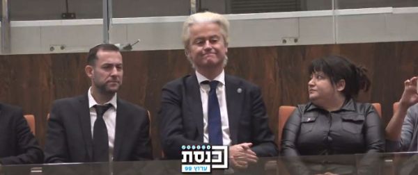 במחיאות כפיים סוערות: כך חירט וילדרס התקבל בכנסת | צפו