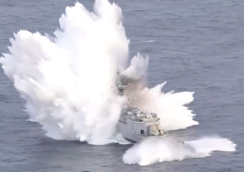 מרהיב: צבא צרפת מטביע סטי"ל בניסוי לטורפדו חדש