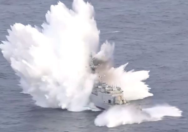 מרהיב: צבא צרפת מטביע סטי"ל בניסוי לטורפדו חדש