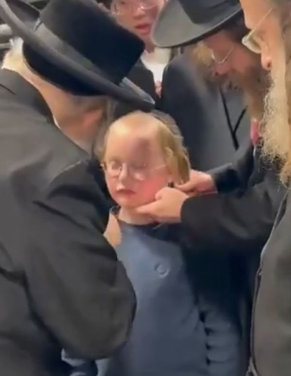 לבכות: ההספד המצמרר של אחיו הקטן של הנרצח בפיגוע הי"ד