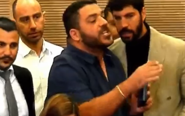 הדובר של קרעי התפוצץ על לפיד ואז התנצל