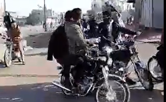 צבא אסד בקריסה: החיילים נכנעים 20 ק"מ מישראל