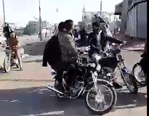 צבא אסד בקריסה: החיילים נכנעים 20 ק"מ מישראל