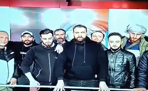 בטלוויזיה הרשמית: המורדים מכריזים על הפלת המשטר