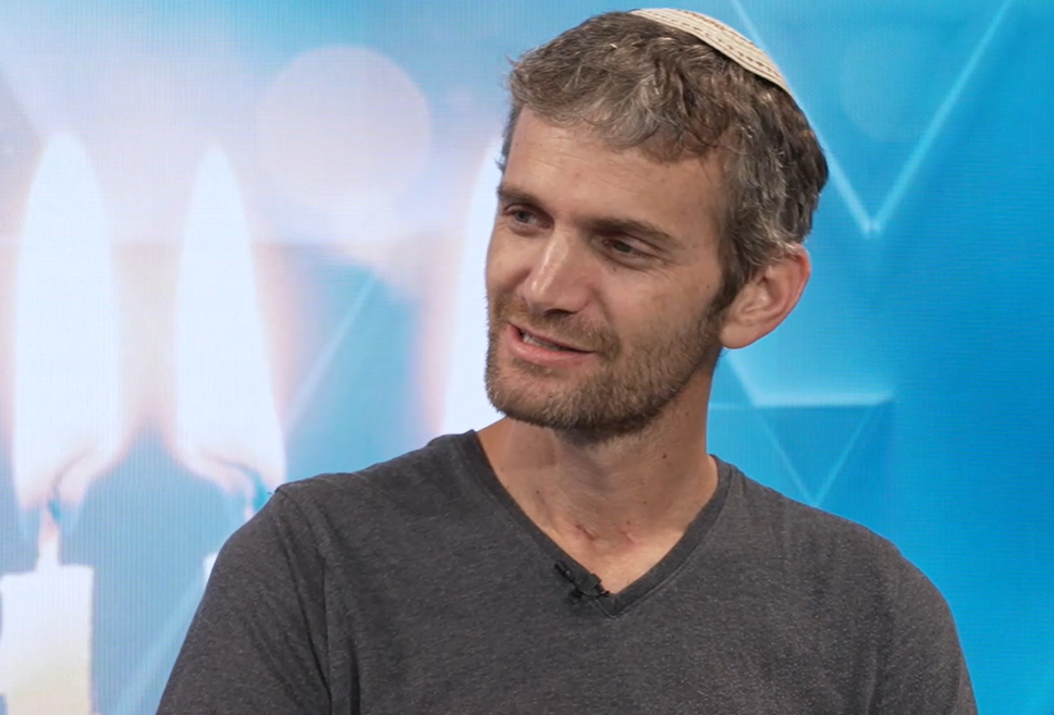 "פתחתי דלת ומולי שני מחבלים חמושים, הם מיד פתחו עלי באש"