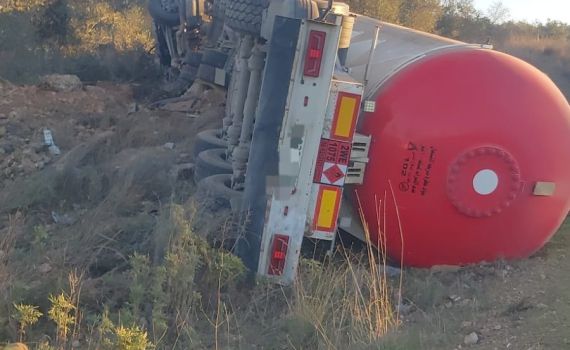 בפעם השנייה בשומרון: התהפכות של משאית עם 25 טון גז