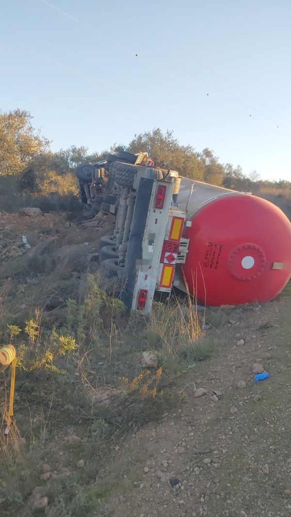 בפעם השנייה בשומרון: התהפכות של משאית עם 25 טון גז