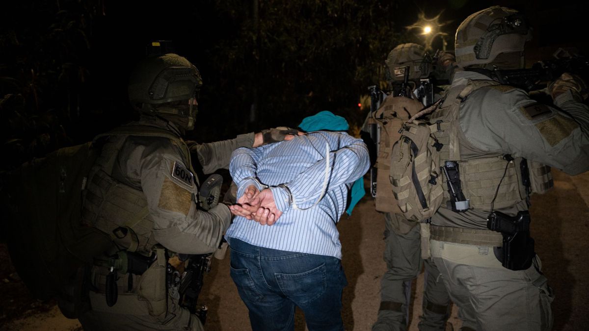 שלושה מחבלים נעצרו בשומרון, אחד מהם ניסה לברוח ונורה