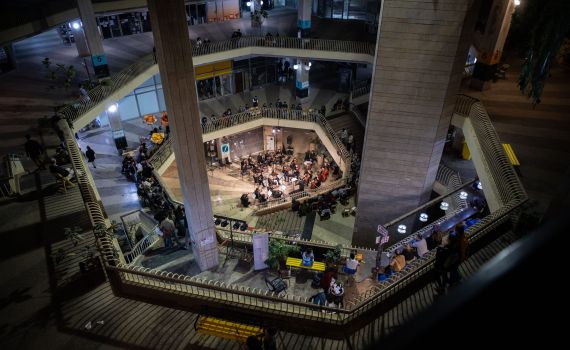 נעצר חשוד שטען שהטמין פצצות בבניין כלל והשחית כלי רכב במקום