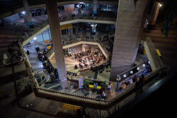 נעצר חשוד שטען שהטמין פצצות בבניין כלל והשחית כלי רכב במקום