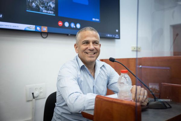 גם מחוץ למסך: ינון מגל רושם ניצחון גדול