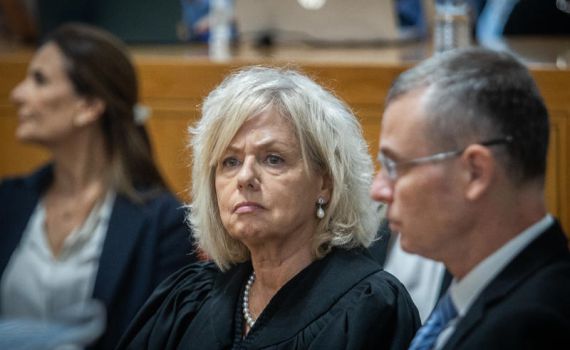 דרמטי: השר לוין פותח בהליך הדחת היועמ"שית