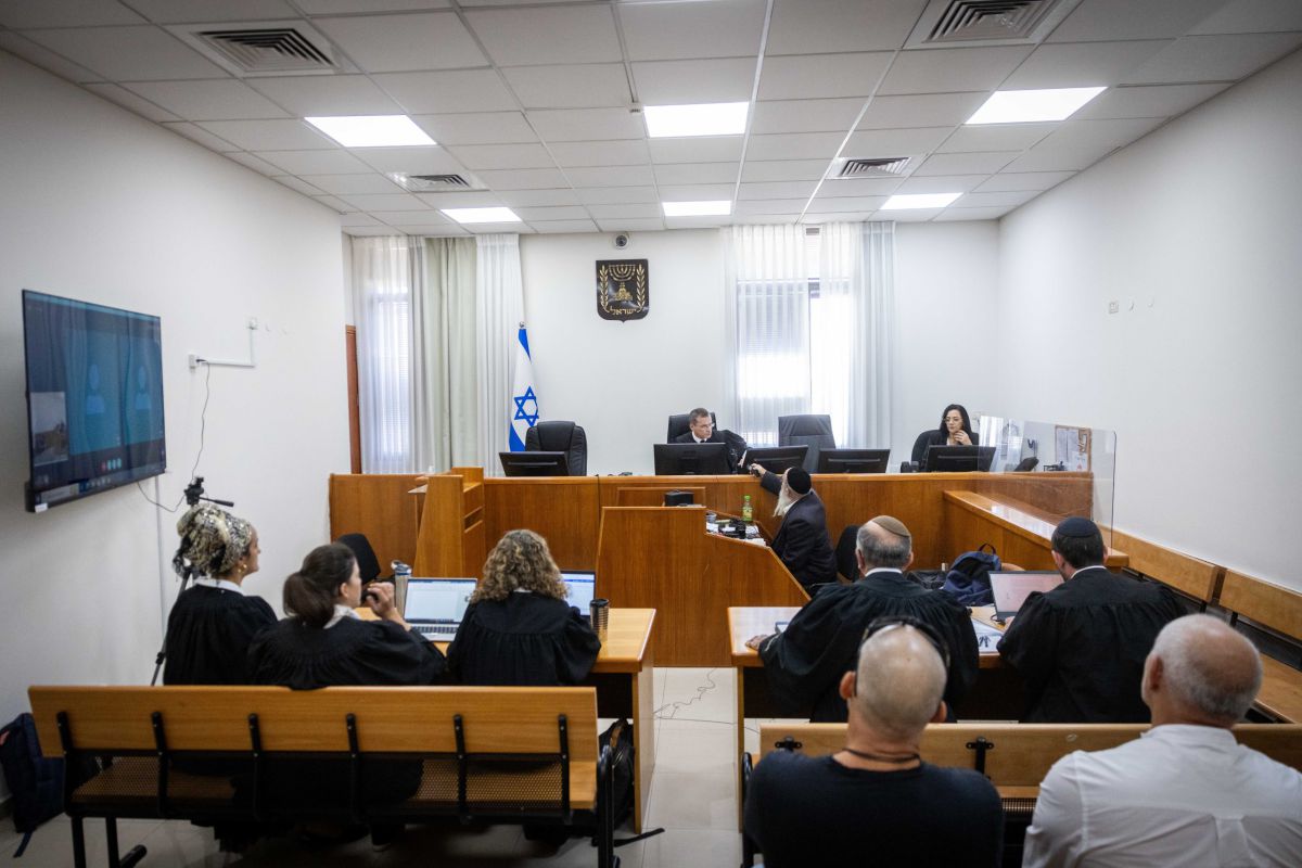 רונאל פישר הורשע בעבירות שוחד ושיבוש הליכים