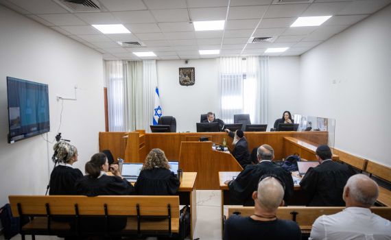 רונאל פישר הורשע בעבירות שוחד ושיבוש הליכים