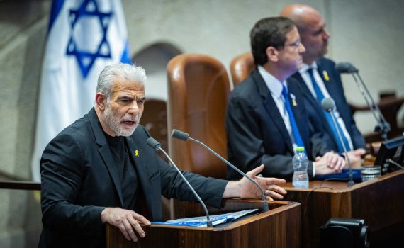 מול נשיא פרגוואי; לפיד עוקץ את נתניהו: ישראל תהיה דמוקרטיה