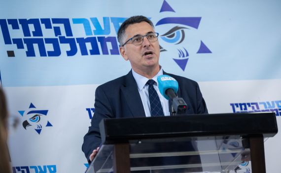 סער על הבקשה להגיש נגדו צו מעצר בינלאומי: "תלונה מגוחכת"
