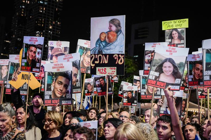 מנהלת החטופים מוכנה לעסקה: "ערוכים לטפל בשבים"
