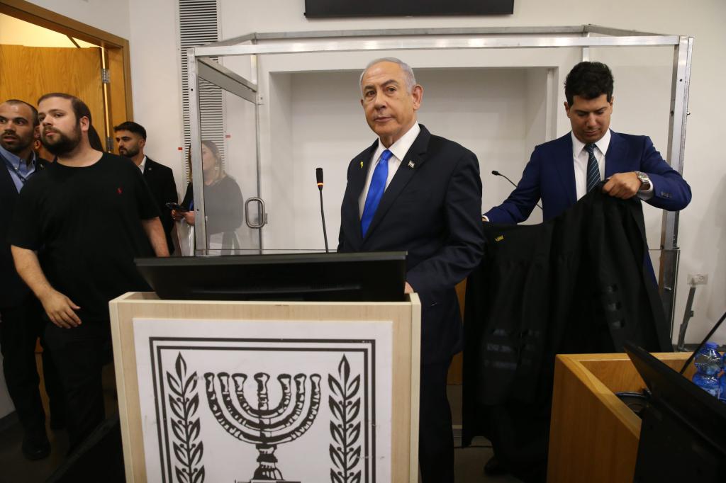 נתניהו על דוכן העדים: "לא היה שיח של תמורות עם אלוביץ'"