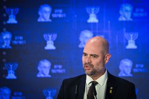 אוחנה מגיב ללפיד: "רוצה להתחרות מי לקח יותר מנהיגים לעוטף?"