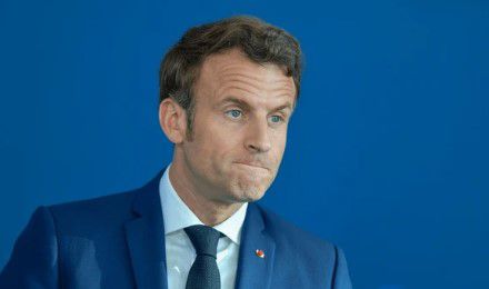 הכרעה בצרפת: הממשלה נפלה בהצבעת אי אמון