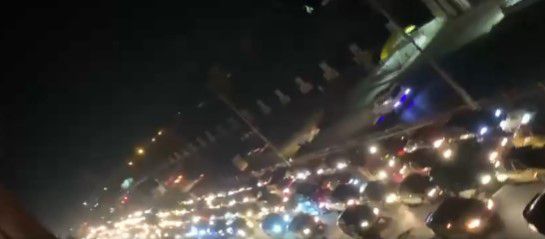 פאניקה בסוריה: המורדים סוגרים על חומס, רבבות נמלטים