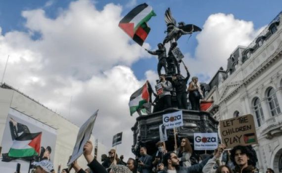 לא מפתיע: המשפיענים האנטישמיים מבכים את נפילת אסד