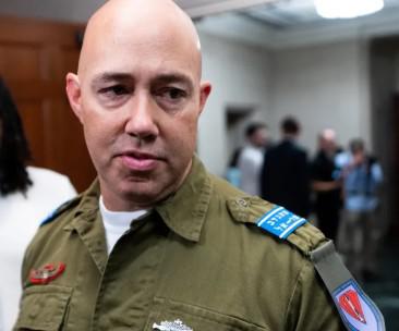 לבוש במדי צה"ל: זה היו"ר החדש של ועדת החוץ של ארה"ב