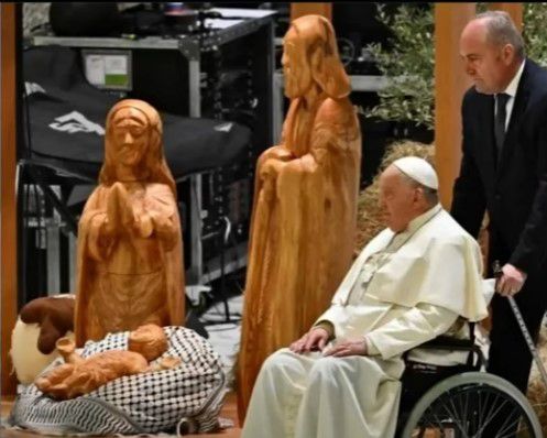 האפיפיור הציג את ישו עטוף בכאפיה, וחזר בו