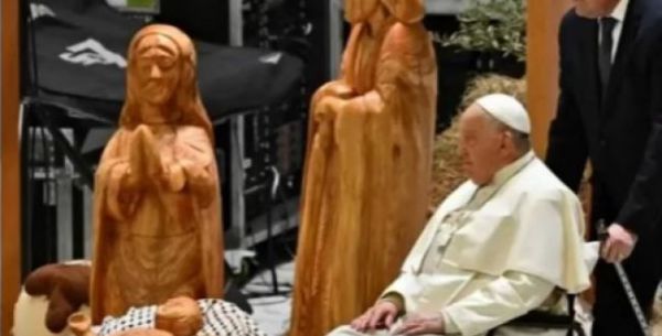 האפיפיור שוב נגד ישראל: "מרססת ילדים במכונות ירייה"