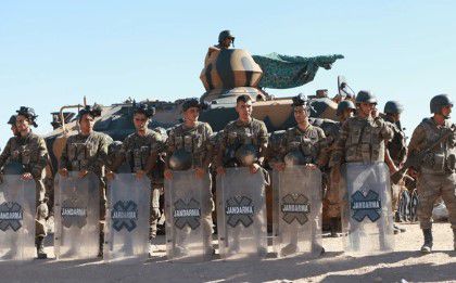 הכאוס הסורי: טורקיה פתחה במתקפה על יישובים כורדים