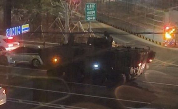 טנקים ברחובות: נשיא דרום קוריאה הכריז על ממשל צבאי