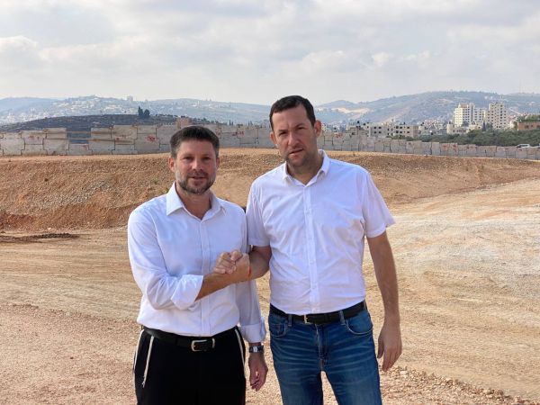 ראש המועצה דורש: לבטל את הטבות המס לאמנסטי ישראל