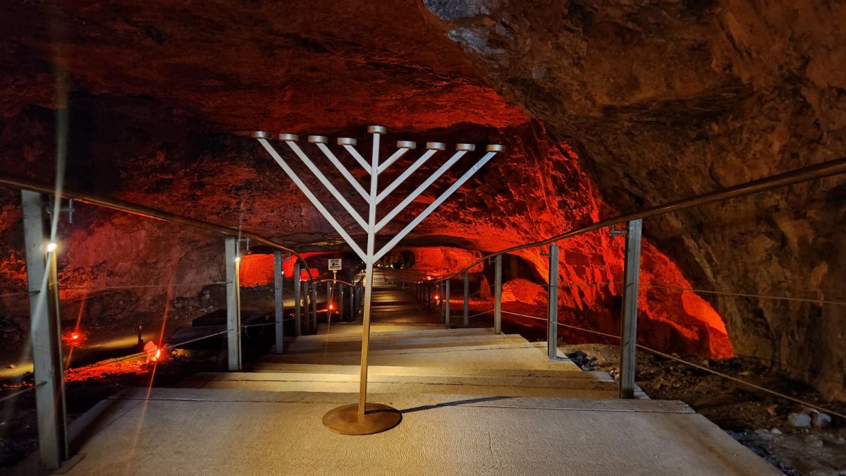 באנו חושך לגרש: חנוכה משפחתי מרגש בירושלים