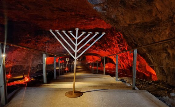 באנו חושך לגרש: חנוכה משפחתי מרגש בירושלים