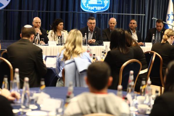 סער נפגש עם מובילי דעת קהל: "לוחמת התודעה – נושא מציל חיים"