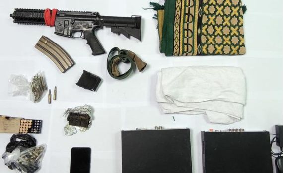 ישראלי שמתגורר בכפר פלסטיני נעצר לאחר שנמצא בביתו אמל"ח רב