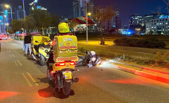 הקטל בדרכים: רוכב אופנוע נהרג בתאונת דרכים בפתח תקווה