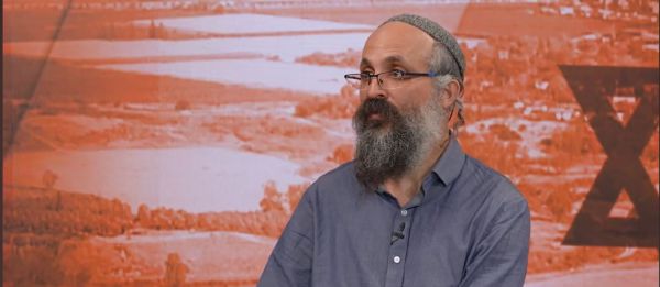 "מתיישבים לשיחה": אברהם סנדק עדיין מחפש צדק