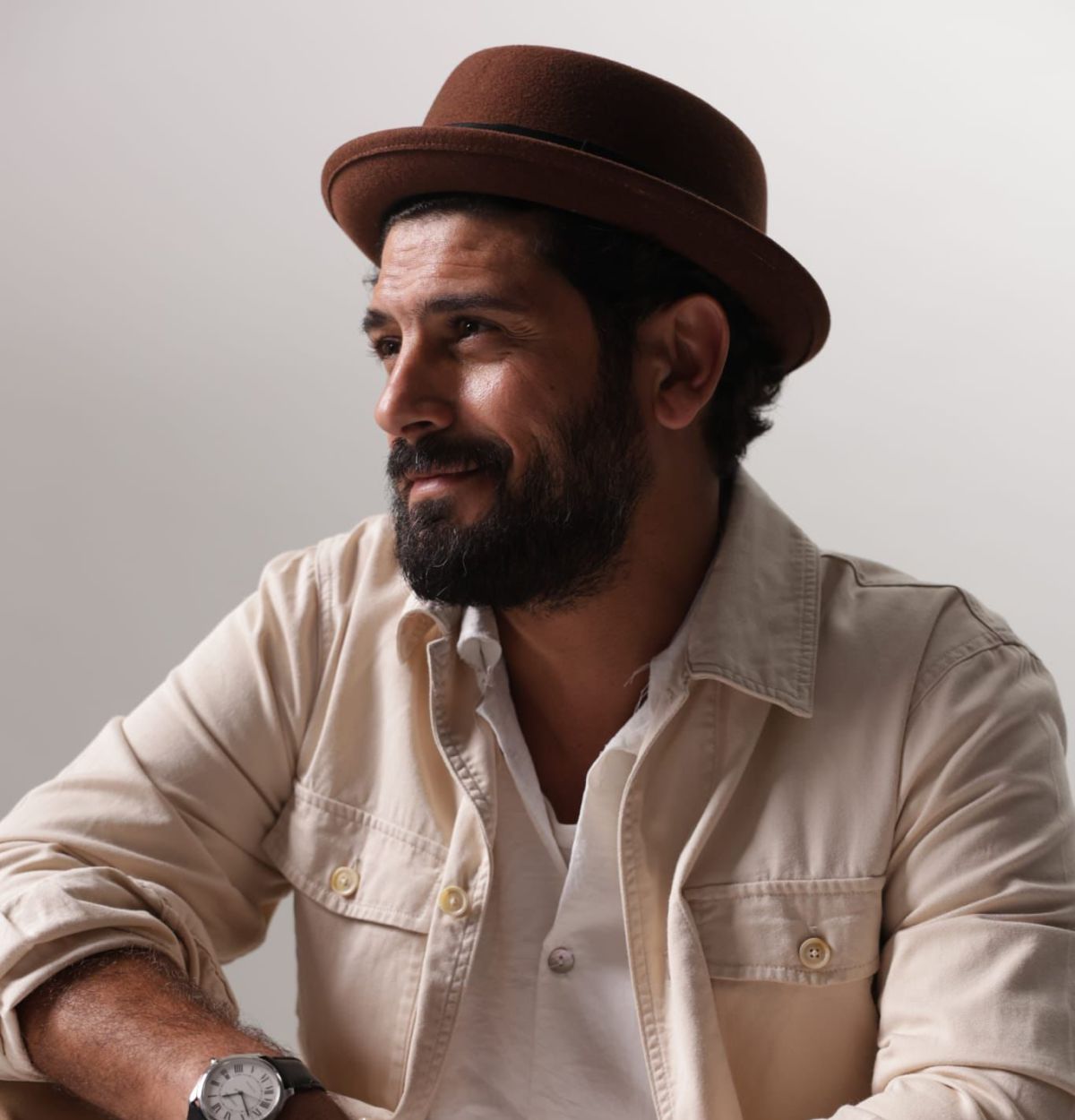 "עולם הפוך": הזמר אביב אלוש משחרר סינגל חדש | צפו