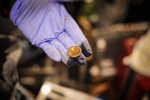 מחרטה לייצור מטבעות מזויפים נחשפה, 2 חשודים נעצרו