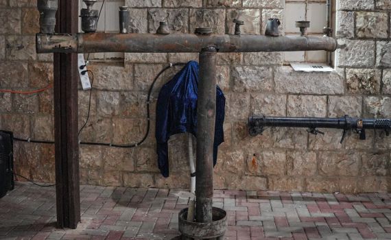 חג בצל המלחמה: בקרית שמונה הדליקו חנוכיה מחלקי רקטות