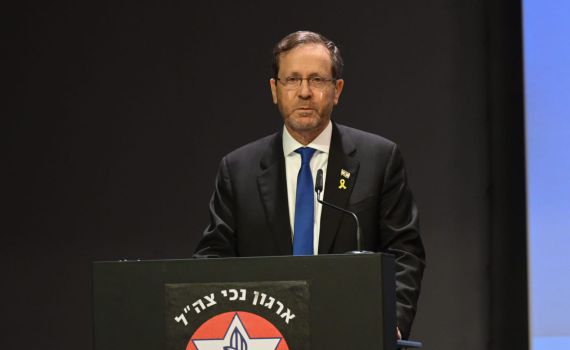 הרצוג בהדלקת נר חנוכה: "החטופים בסכנת חיים ברורה ומיידית"