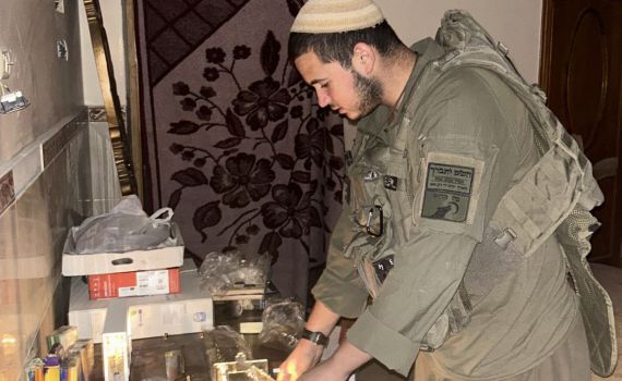 בלעדי: חנוכייה מותאמת ללוחמים בשדה הקרב