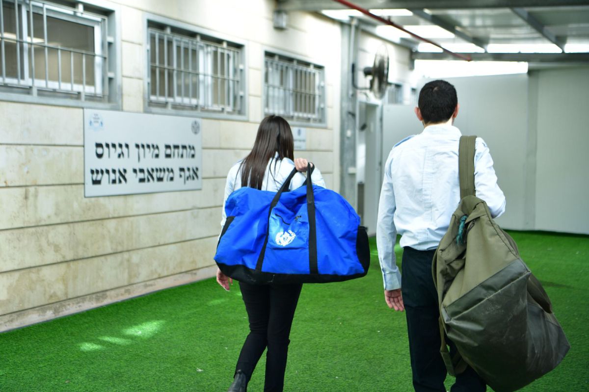 סוף לאבסורד: השב"ס הודיע כי חיילים לא ישרתו יותר בארגון