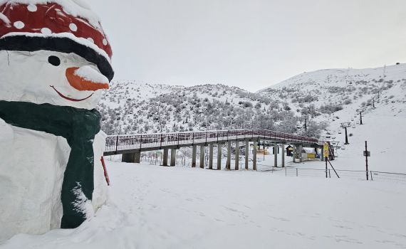 מראה מרהיב: אתר החרמון עם 40 ס"מ שלג. צפו