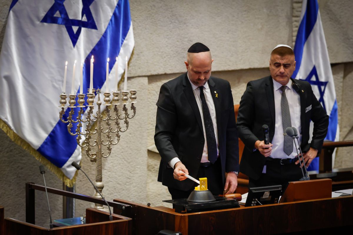 לראשונה בתולדות המשכן: נר חנוכה הודלק במליאת הכנסת