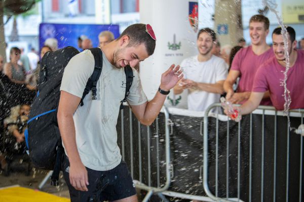 גיוס נובמבר יצא לדרך: מי המתגייס הצעיר והמבוגר ביותר?