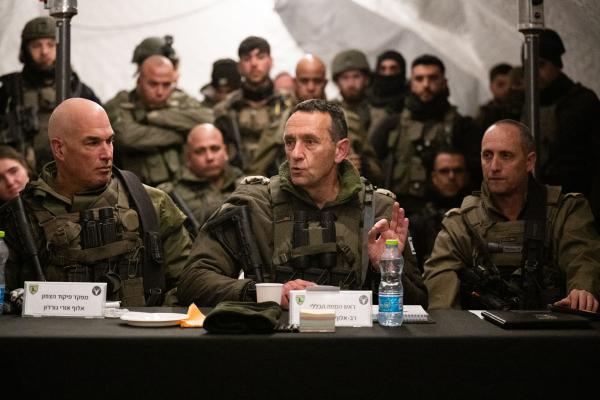 הרמטכ"ל ברמת הגולן: "לא מתערבים במה שקורה בסוריה"