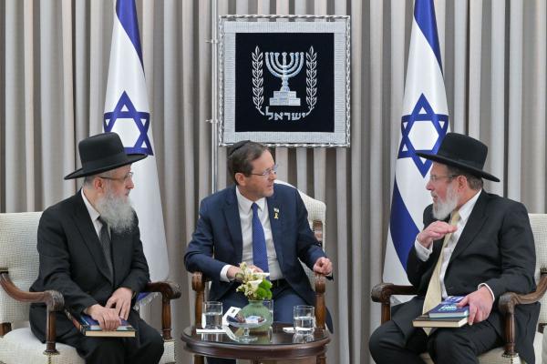 הרבנים הראשיים קוראים להרצוג: תן חנינה לנגד א'